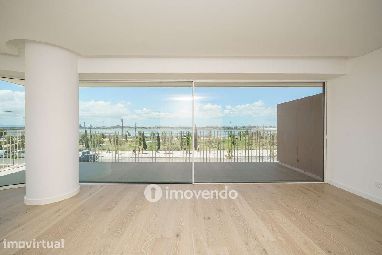 Apartamento 3 único, com estacionamento e piscina comum, no Barreiro - Grande imagem: 4/54