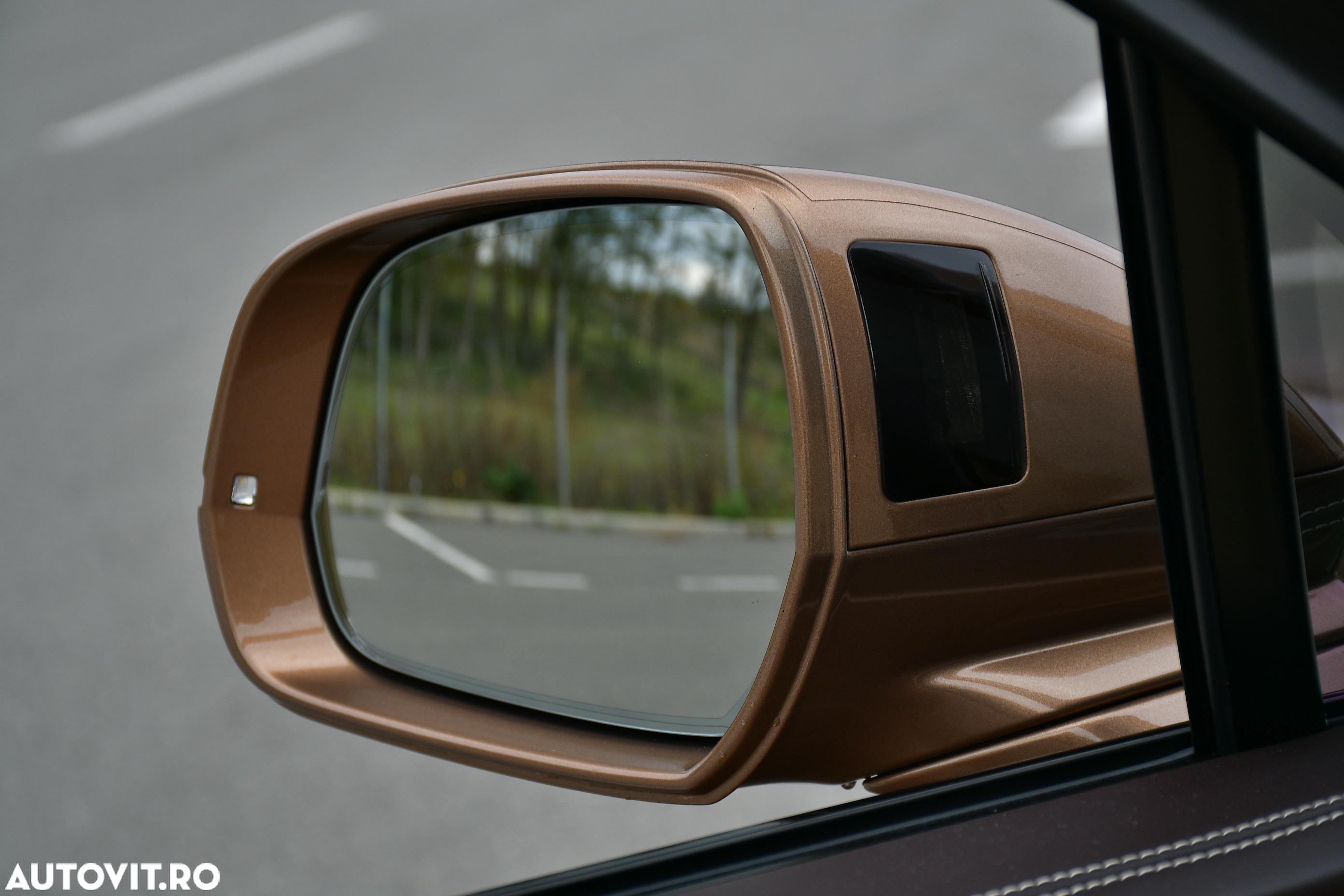 Bentley Bentayga W12 Mulliner - 36