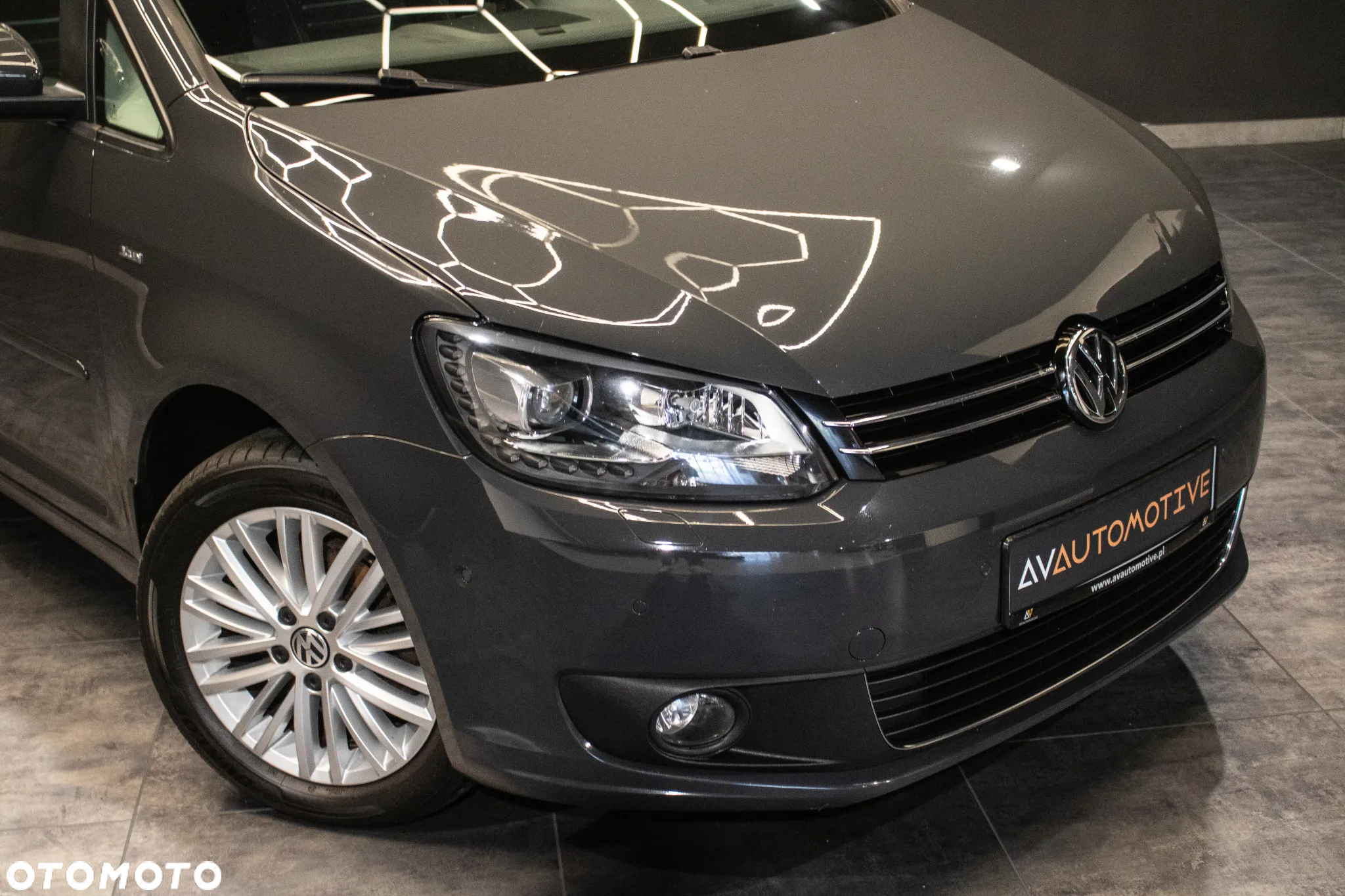 Volkswagen Touran 1.6 TDI DPF BlueMotion Technology DSG Cup - 2