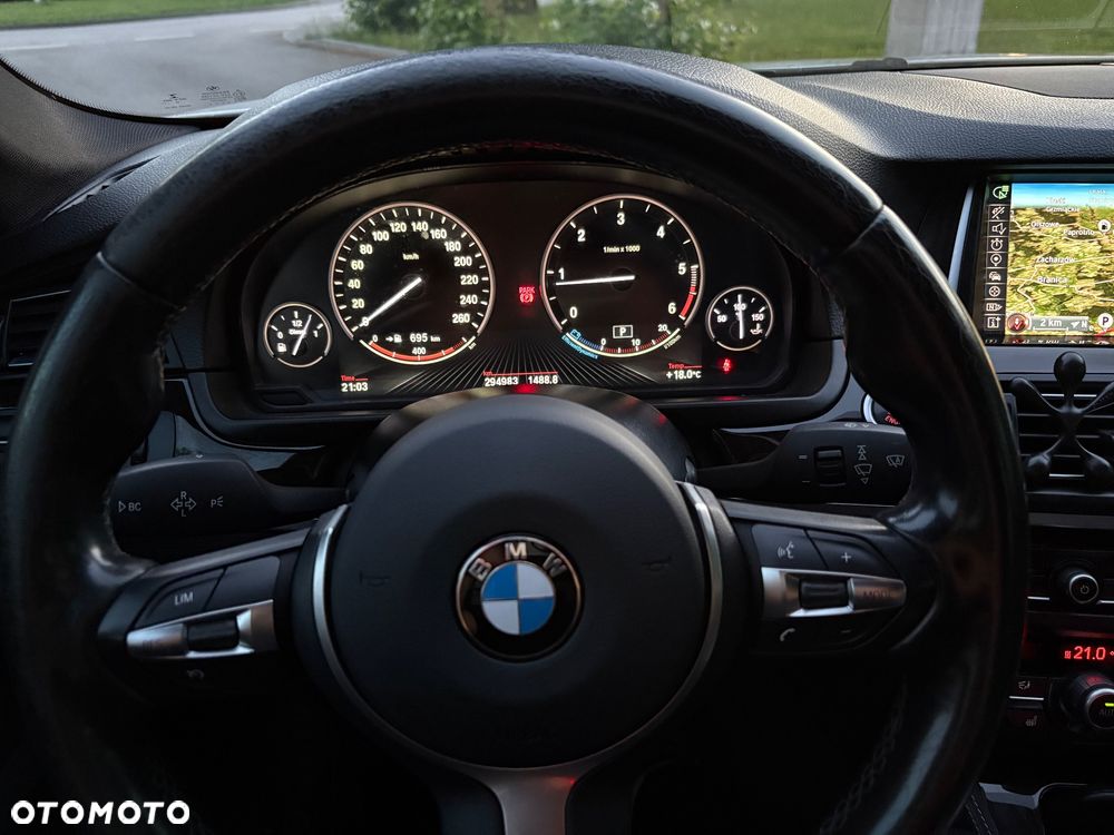BMW Seria 5 525d xDrive - 24