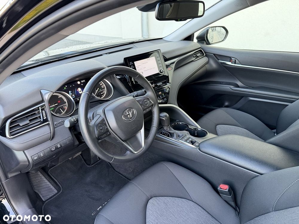 Toyota Camry 2.5 Hybrid Comfort CVT - 28