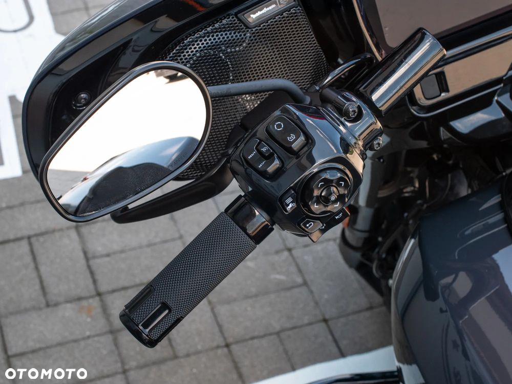 Harley-Davidson CVO Street Glide - 11