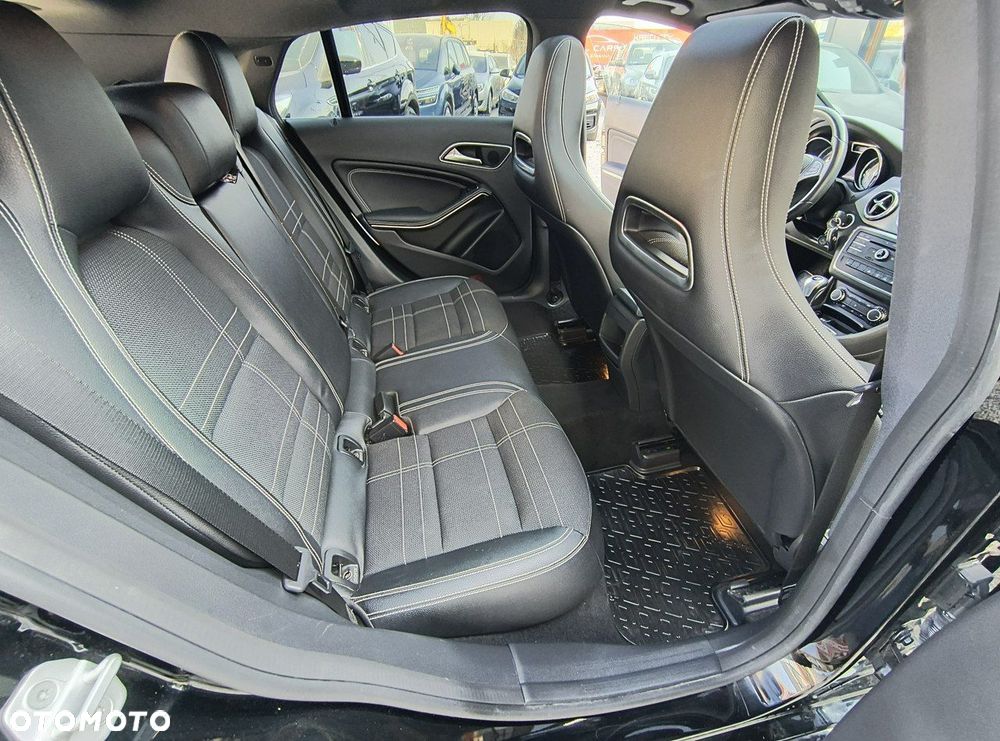 Mercedes-Benz CLA 180 Peak Edition - 21