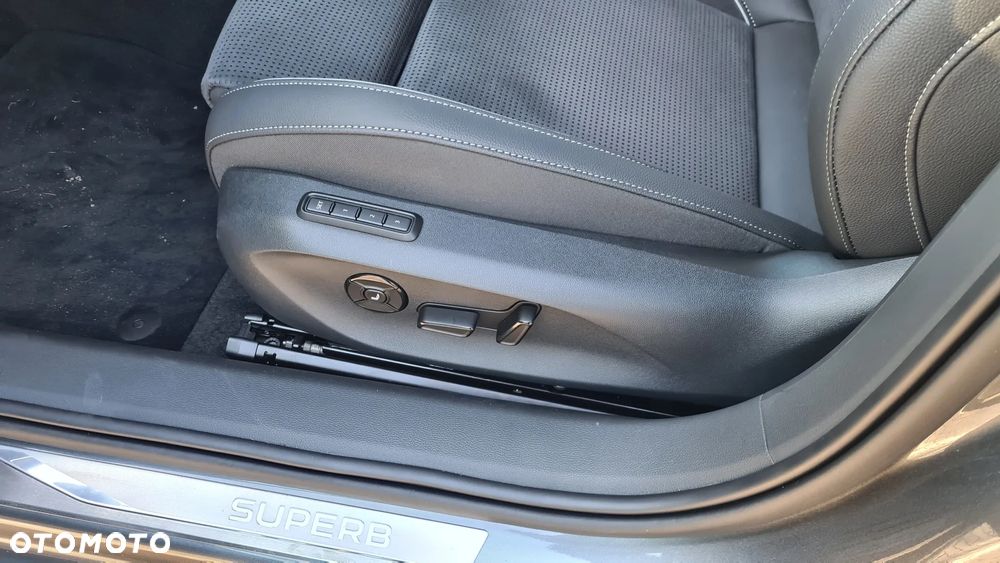 Skoda Superb 2.0 TDI SCR 4x4 Sportline DSG - 9