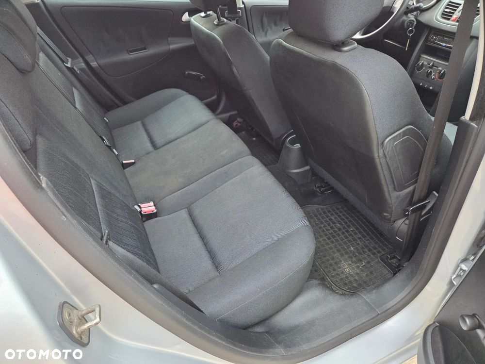 Peugeot 207 - 8