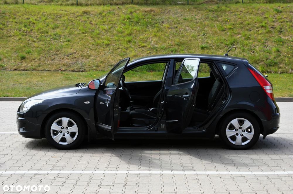 Hyundai i30 1.4 Classic + - 26