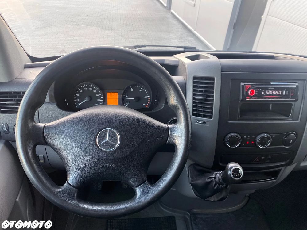 Mercedes-Benz Sprinter - 11