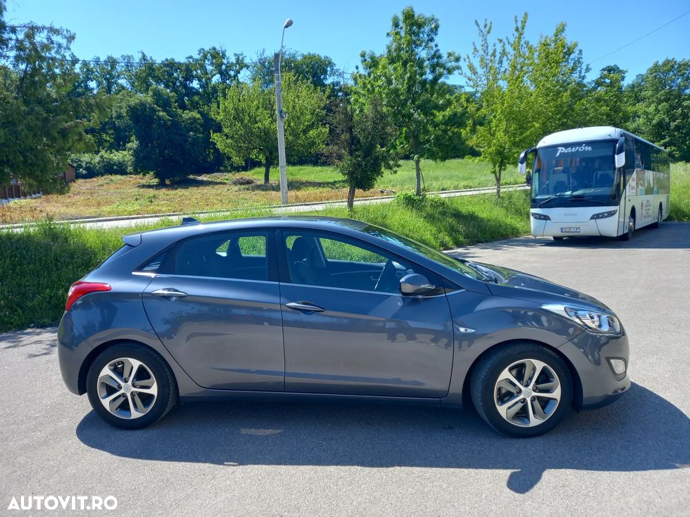 Hyundai i30 blue 1.6 CRDi Style - 16