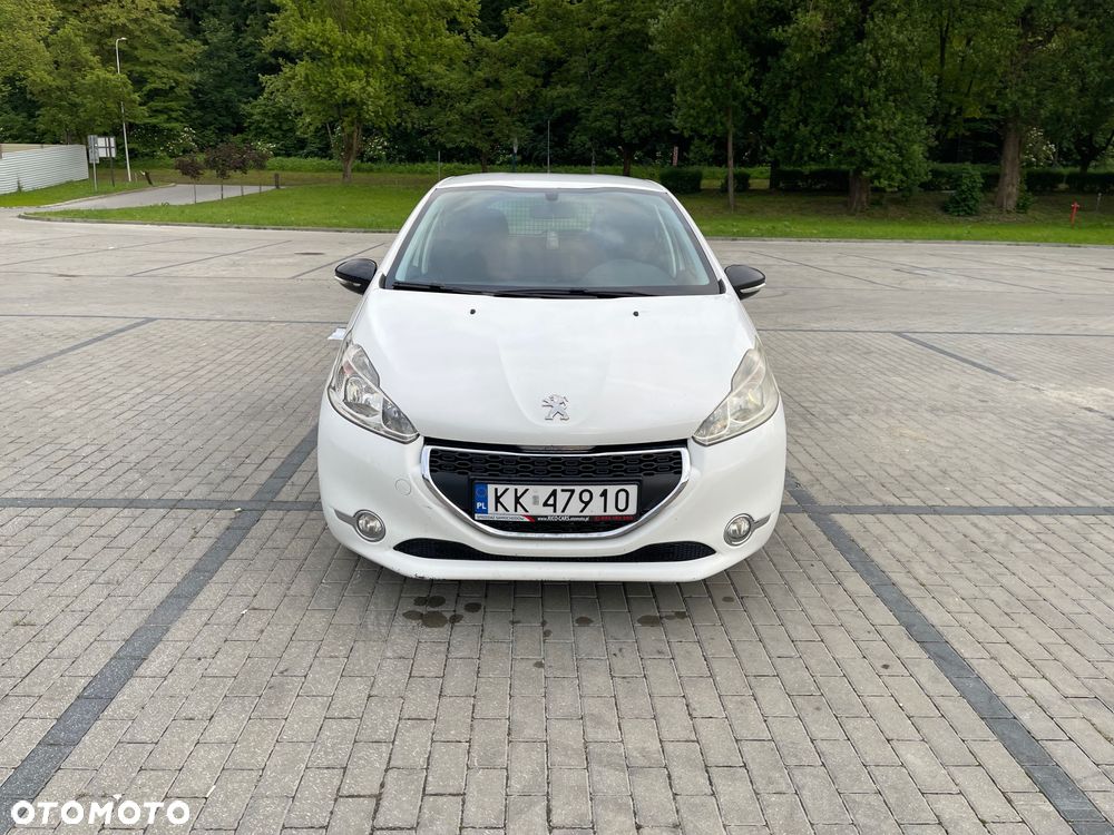 Peugeot 208 - 1
