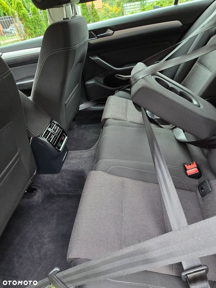 Volkswagen Passat 2.0 TDI SCR Comfortline - 18