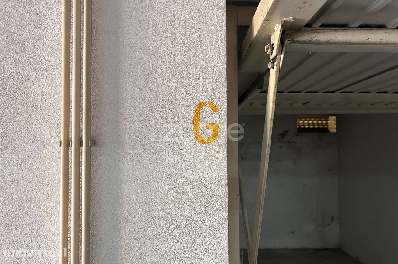 Estacionamento fechado para arrendamento junto ao Hospital de S. João - Grande imagem: 3/16