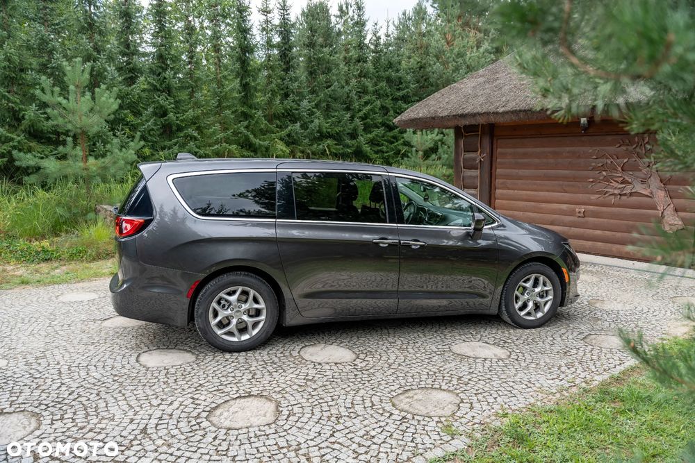 Chrysler Pacifica - 15