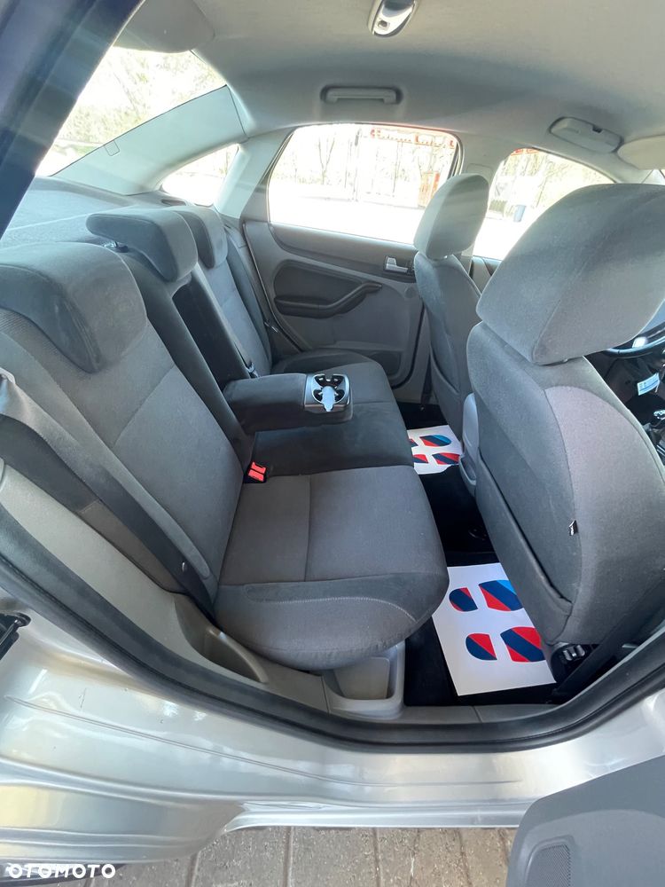 Ford Focus 1.6 Ghia - 22