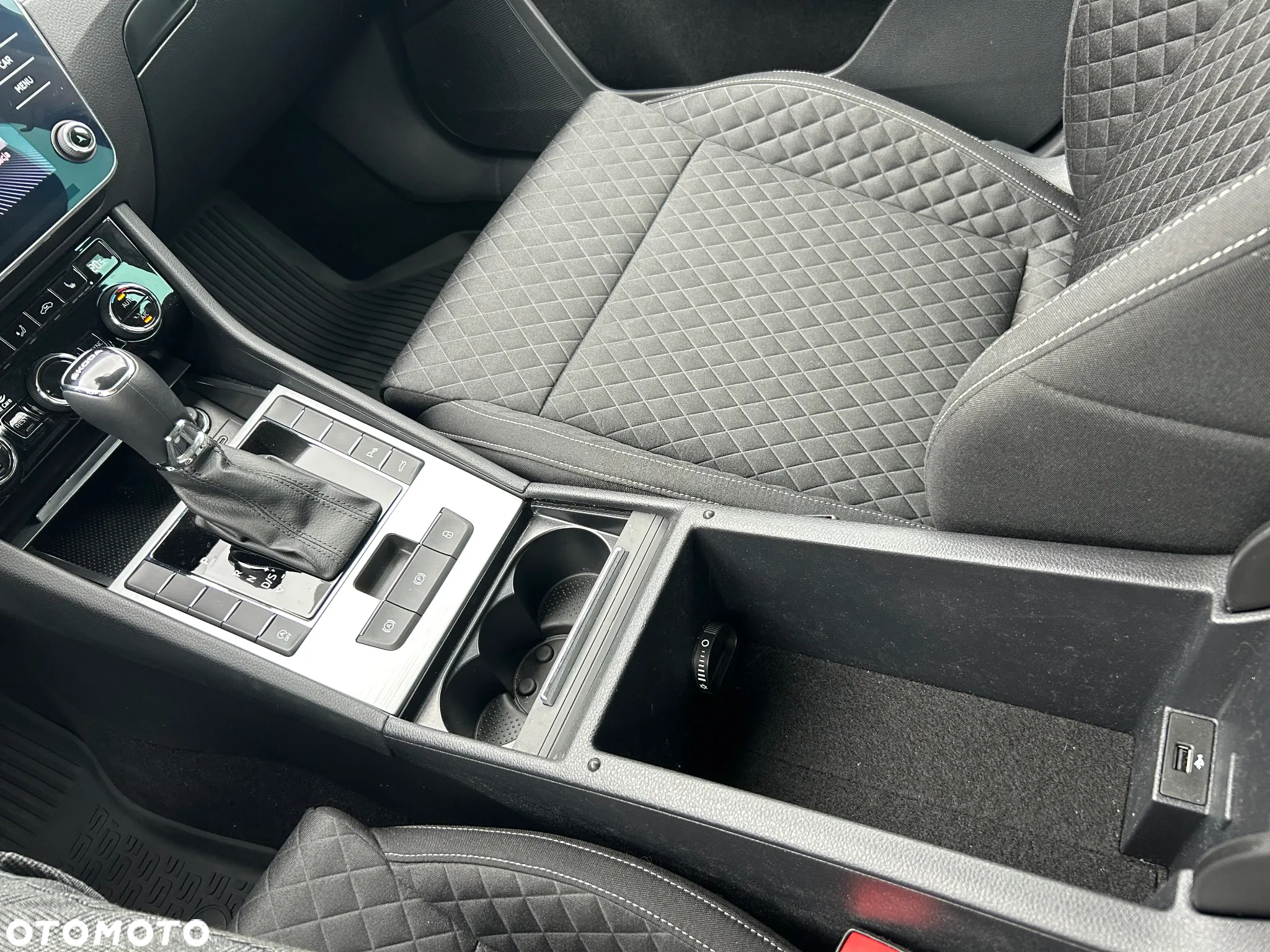 Skoda Superb 1.5 TSI Ambition DSG - 26