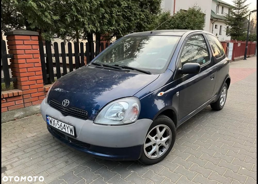 Toyota Yaris 1.0 Base - 1