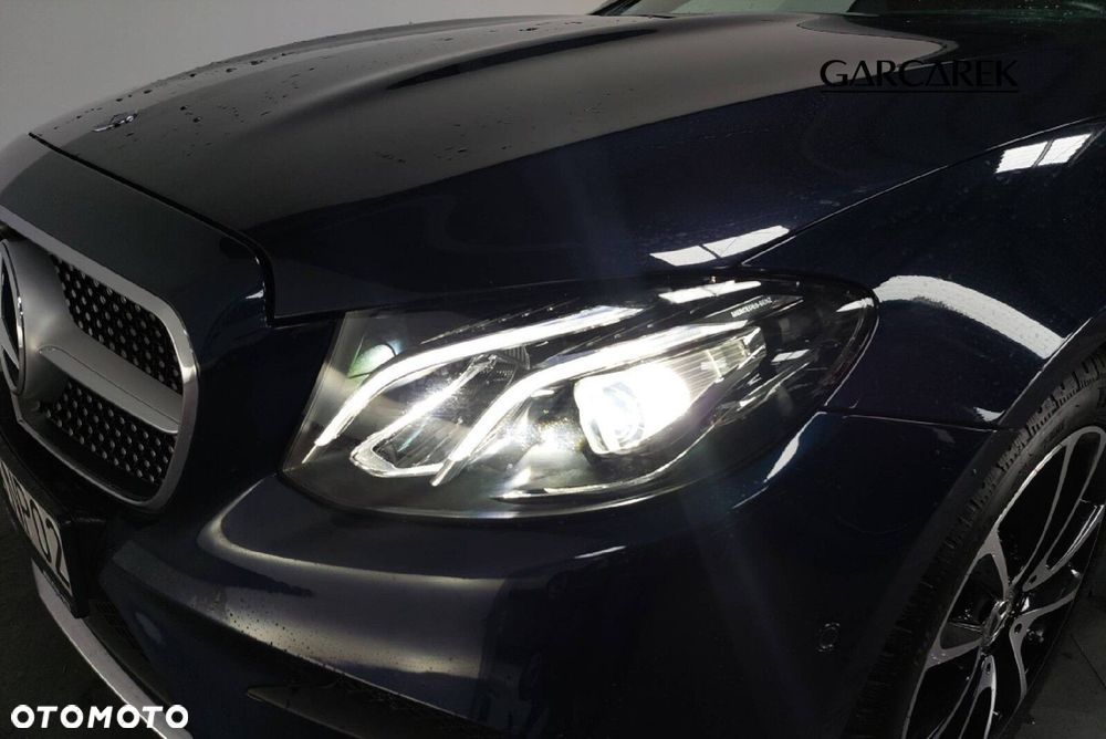 Mercedes-Benz Klasa E 400 4-Matic 9G-TRONIC - 12