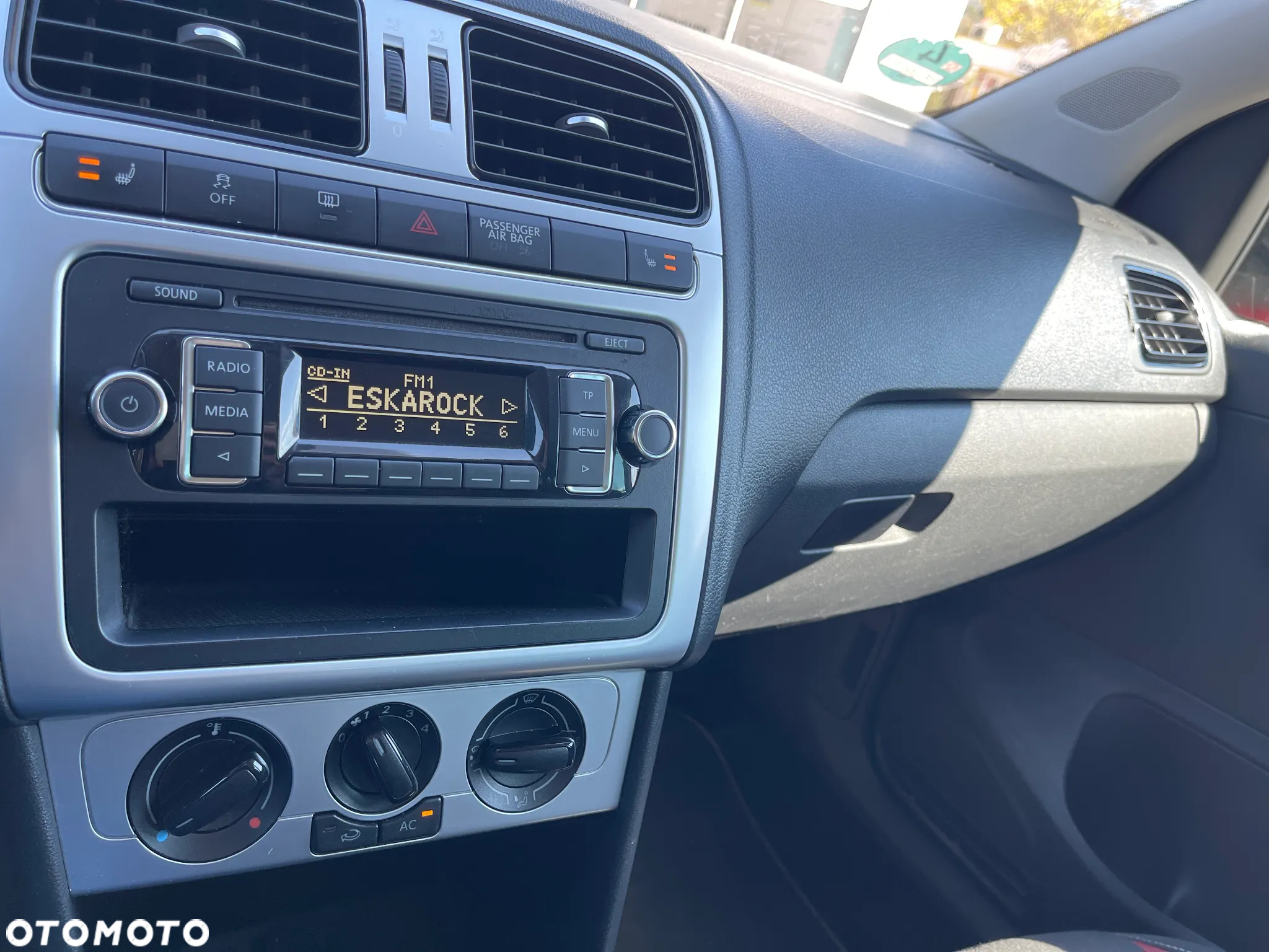 Volkswagen Polo 1.2 TSI MATCH - 10