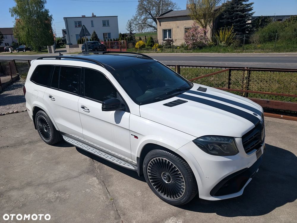 Mercedes-Benz GLS - 1