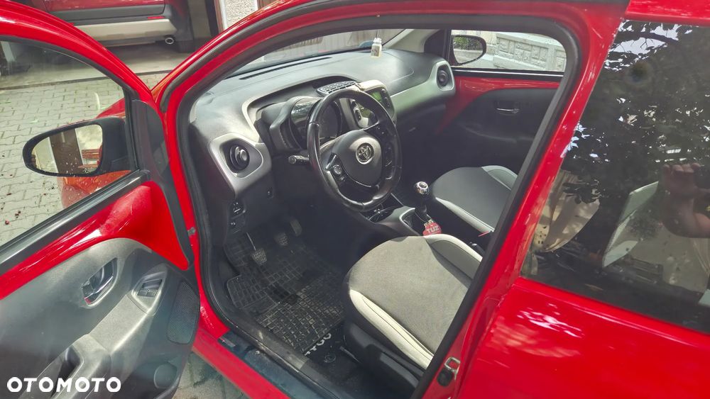 Toyota Aygo 1.0 VVT-i Color Edition - 1
