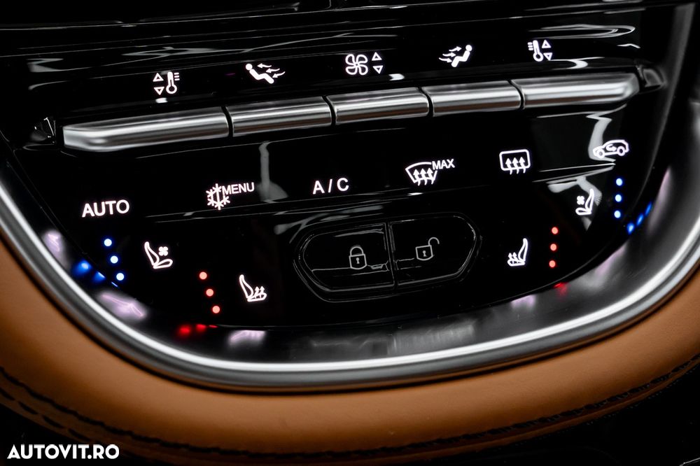 Aston Martin DBX - 36