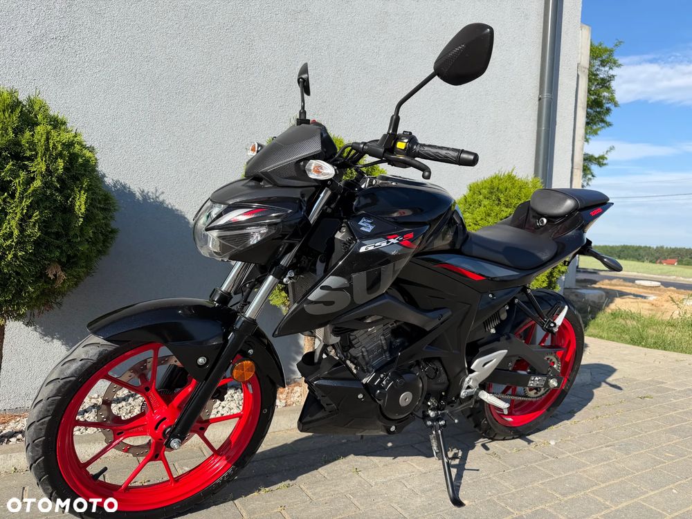 Suzuki GSX - 36