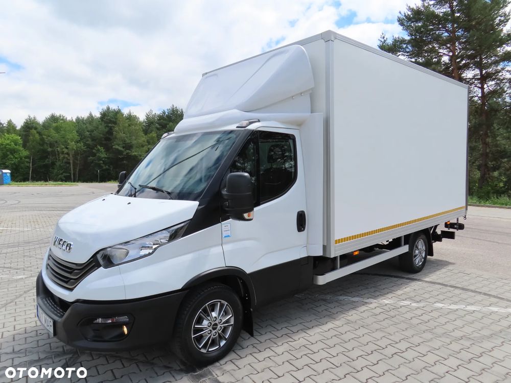 Iveco Daily 35S18 3.0 HPI 180 KM POWER Kontener+ WINDA BÄR 750 Kg 8.E.Palet 4270 mm Długi Boczne Drzwi Rozstaw Osi 4100 mm Ładowność 905 Kg GWARANCJA PRODUCENTA Stan Jak Nowy Gotowy Dostępny POLECAM - 7