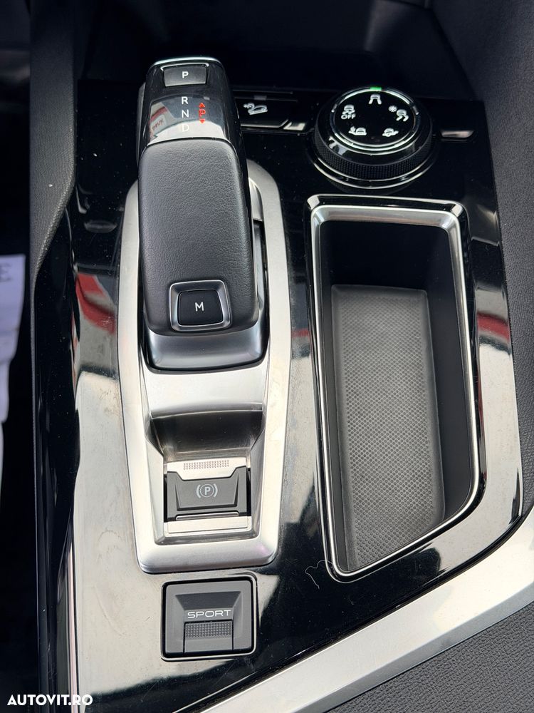 Peugeot 5008 PureTech 130 EAT6 Allure - 26