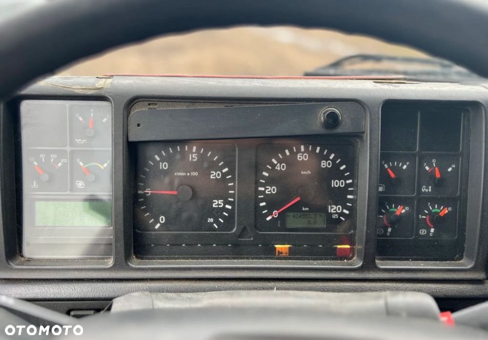 Volvo 420 / Manual / 2000 rok - 18