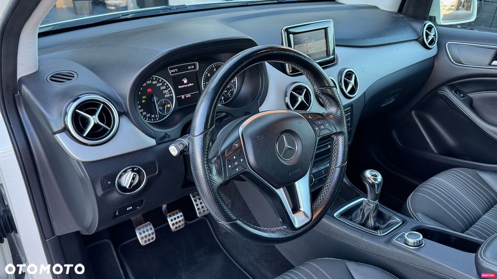 Mercedes-Benz Klasa B 180 BlueEFFICIENCY Edition - 23