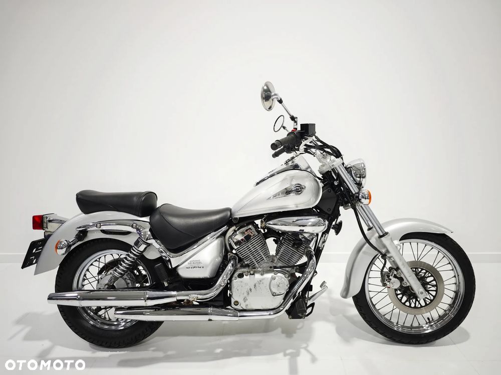 Suzuki Intruder - 1