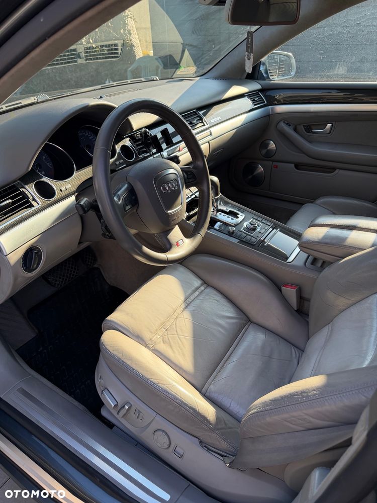 Audi S8 - 8