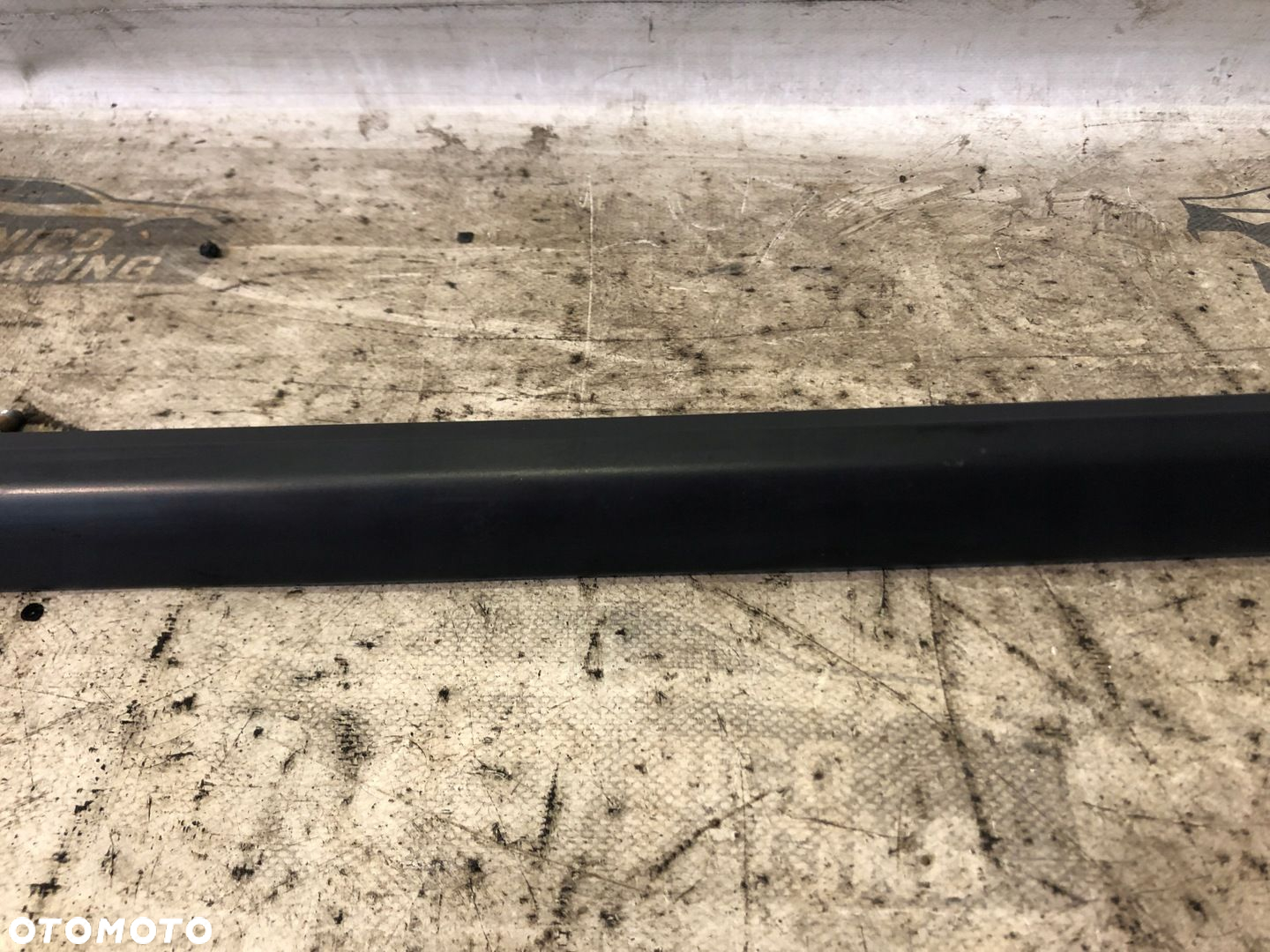 RELING DACHOWY PRAWY AUDI A4 B9 CZARNY MAT - 3