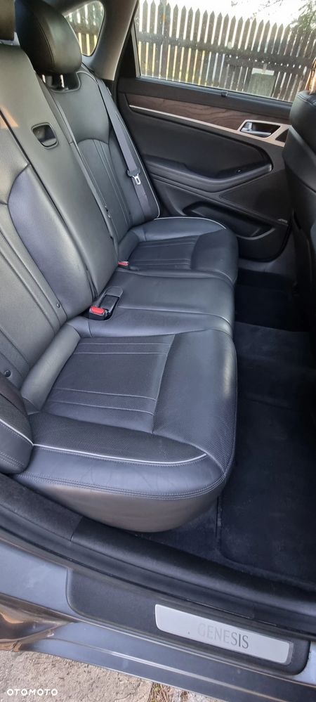 Genesis G80 - 30