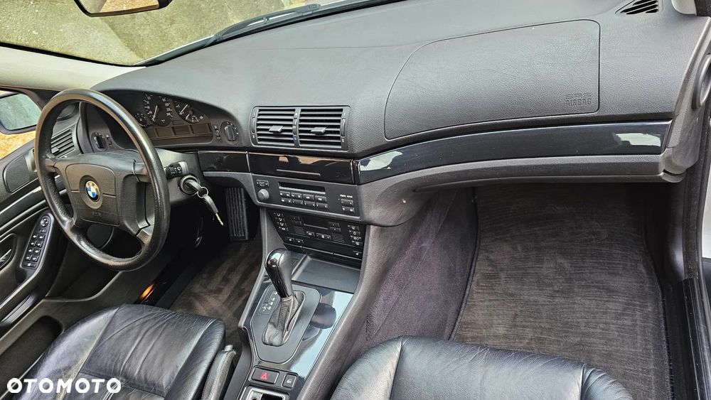 BMW Seria 5 523i - 23