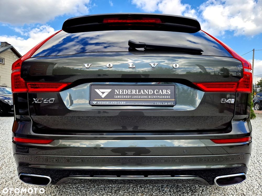 Volvo XC 60 B4 B Plus Dark - 40