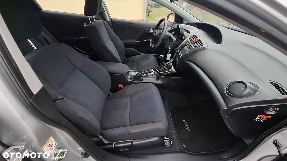 Honda Civic 1.6 i-DTEC Lifestyle Black Edition - 29