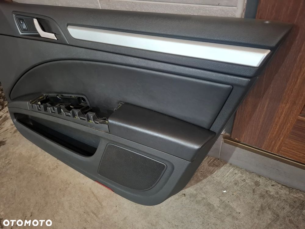 Boczek drzwi prawy przód Skoda Suoerb II lift 2014 rok skóra - 3