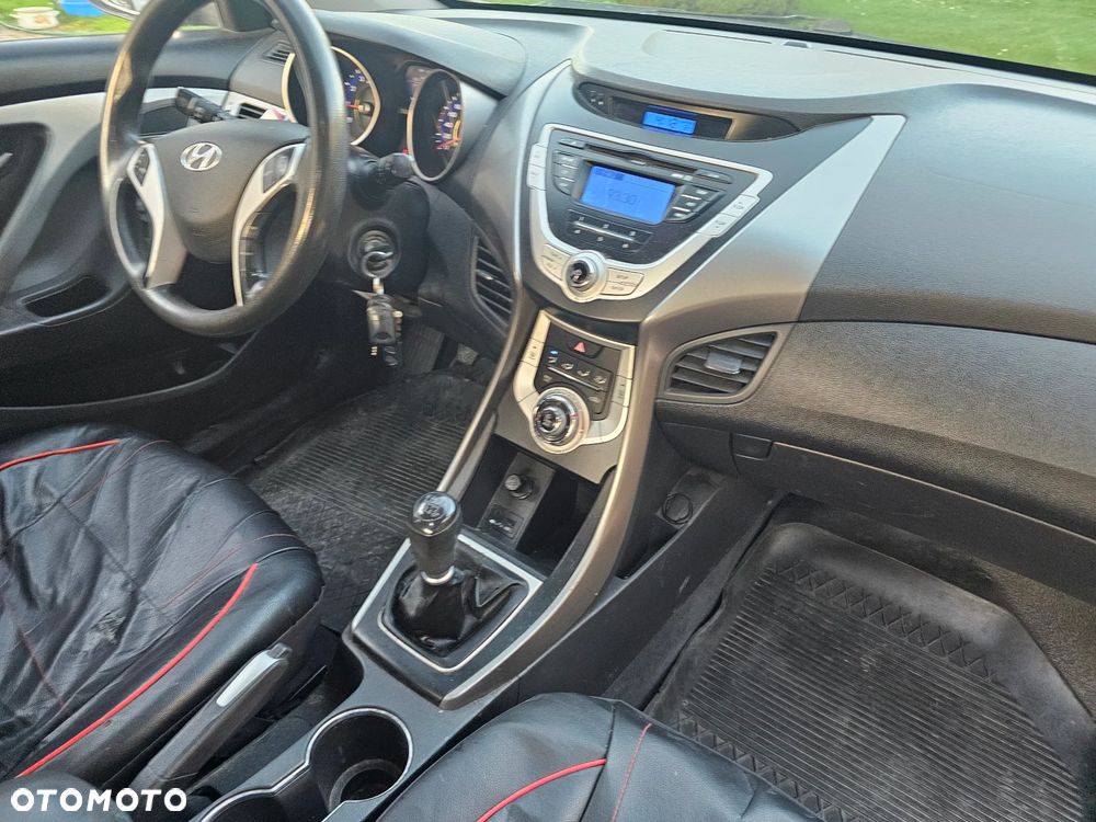 Hyundai Elantra - 9