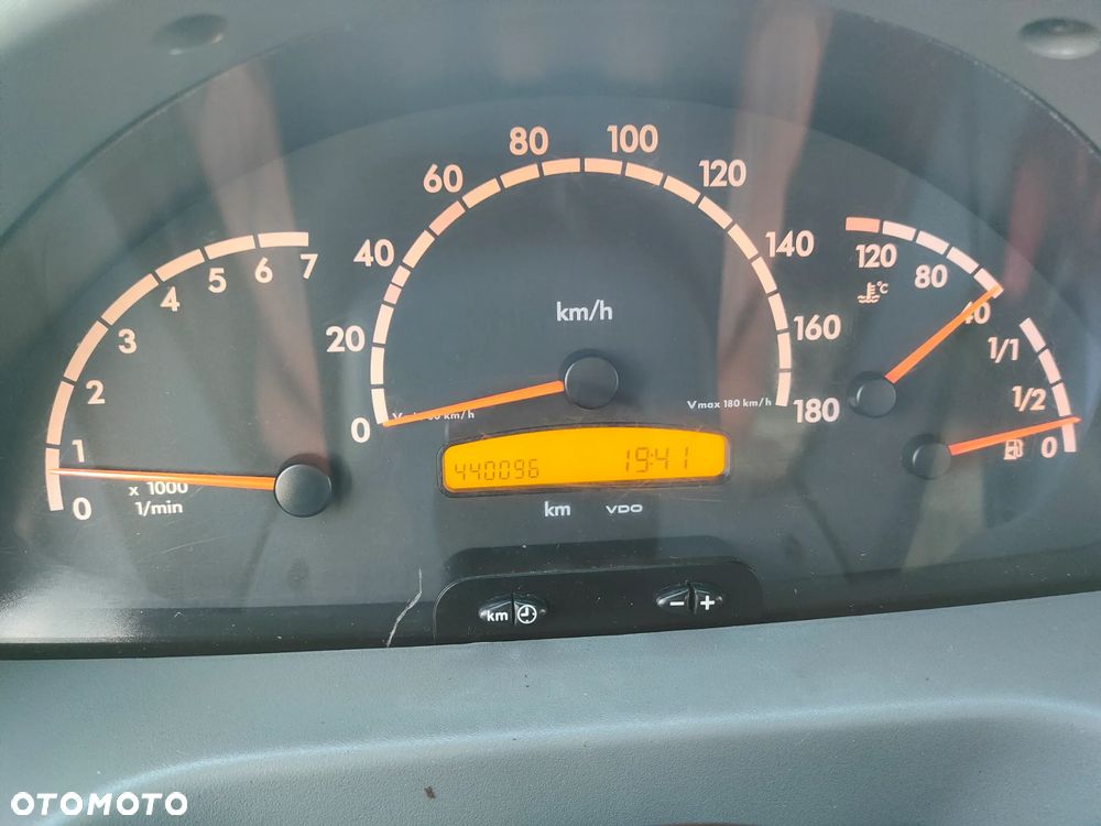 Mercedes-Benz Sprinter - 4