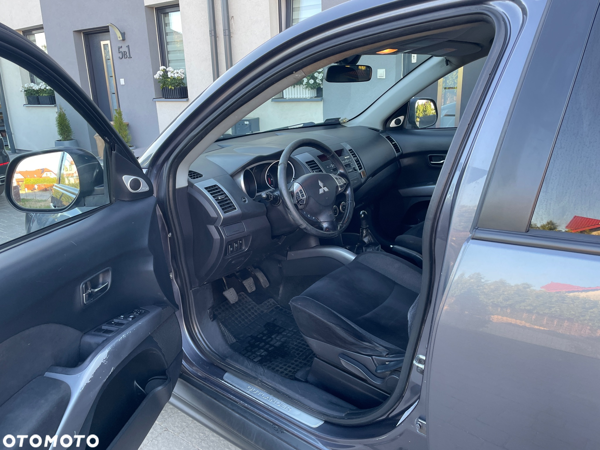 Mitsubishi Outlander - 10