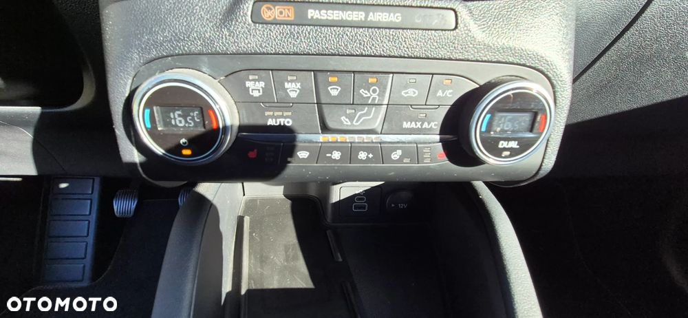 Ford Kuga 2.0 EcoBlue Hybrid ST-LINE - 26