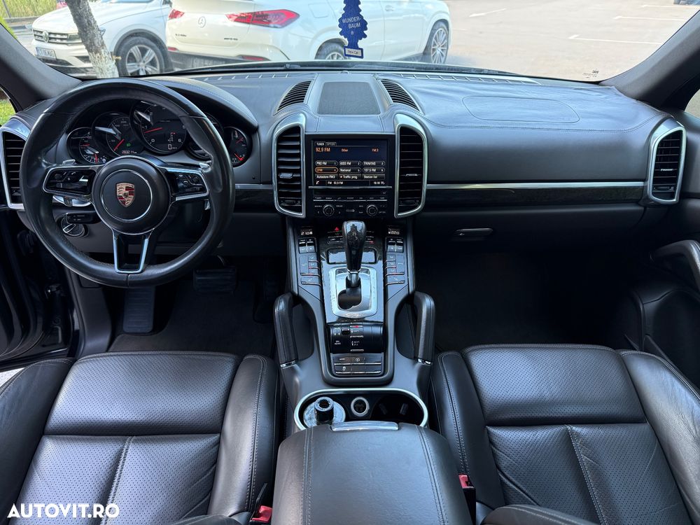 Porsche Cayenne Platinum Edition - 17