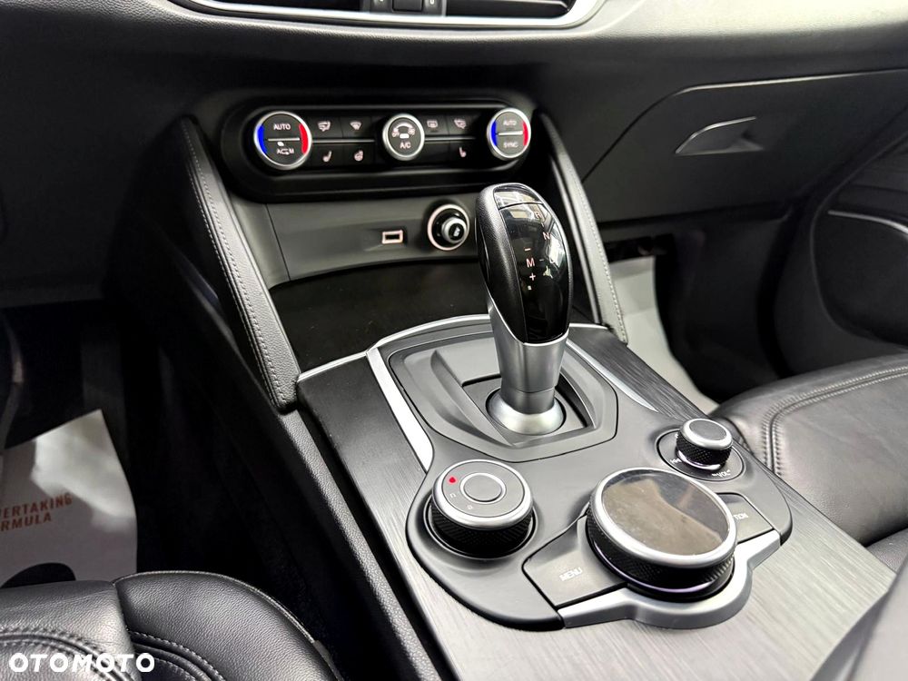 Alfa Romeo Stelvio 2.0 Turbo 16V AT8-Q4 B-Tech - 23