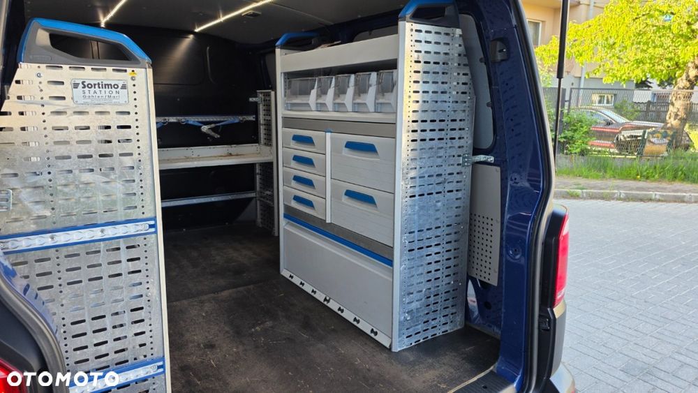 Volkswagen T6 warsztat - 16