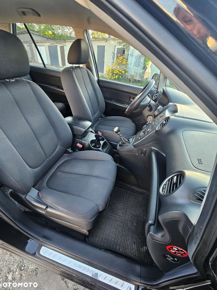 Kia Carens - 9