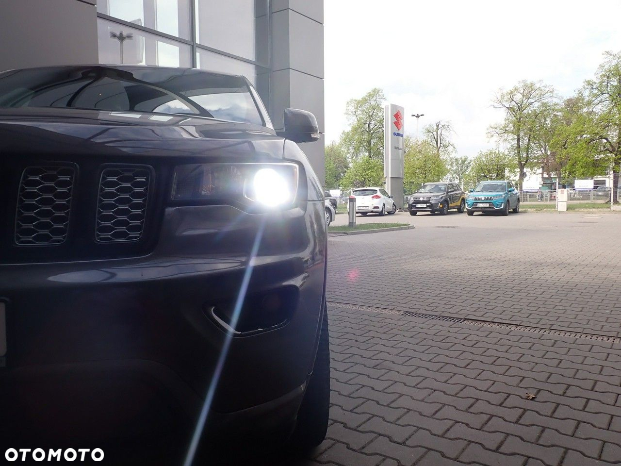 Jeep Grand Cherokee - 12