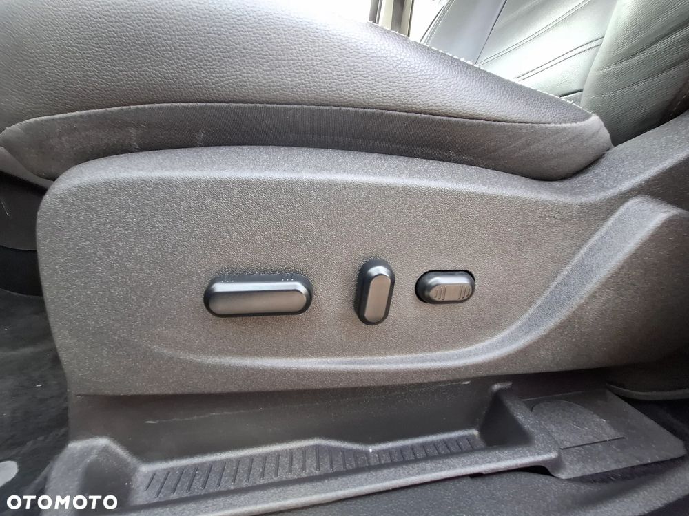 Ford Kuga 2.0 TDCi FWD Titanium - 14