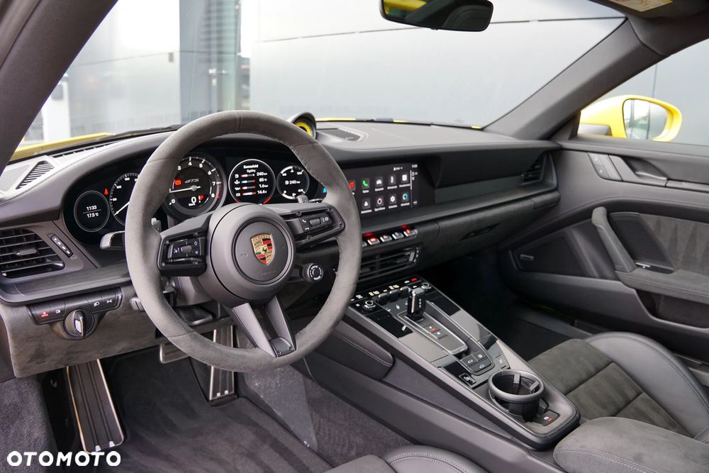 Porsche 911 Carrera 4 GTS PDK - 27