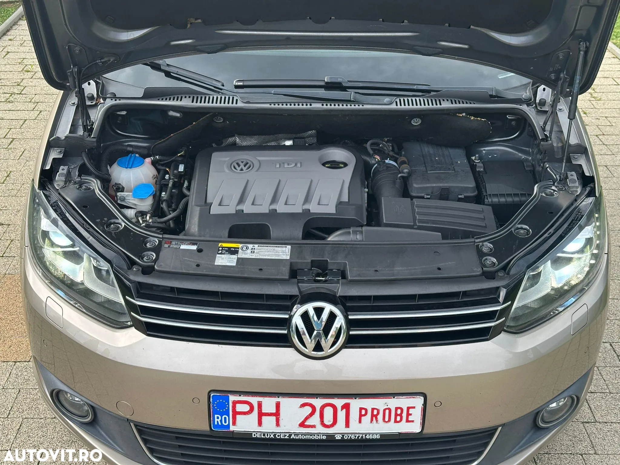 Volkswagen Touran 2.0 TDI DPF BlueMotion Technology Highline - 27