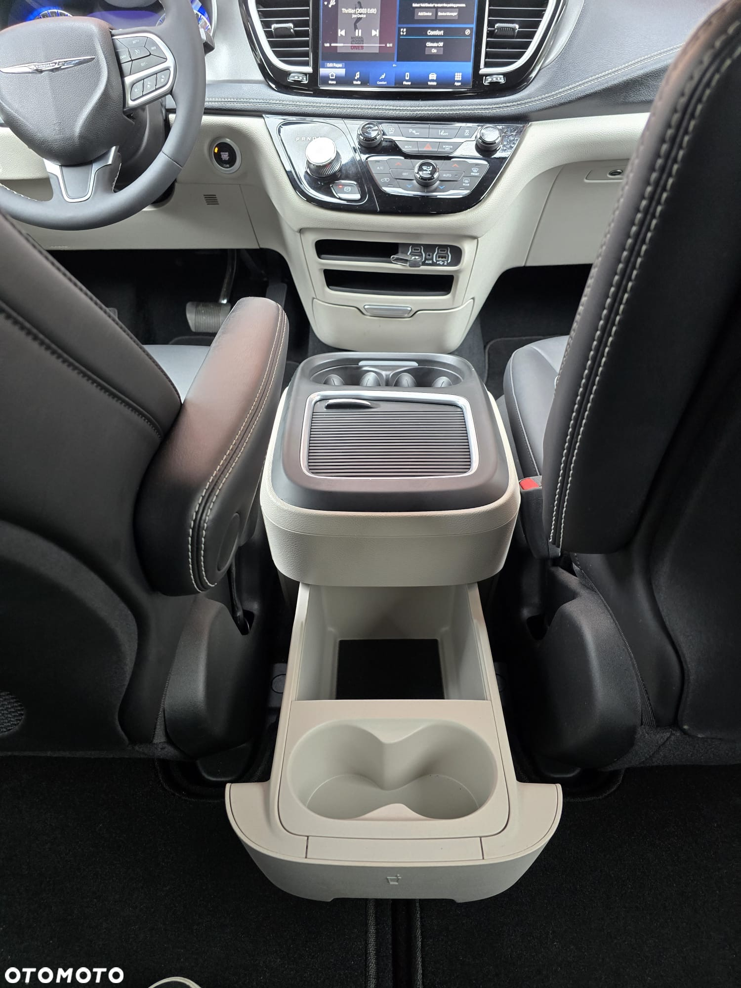 Chrysler Pacifica - 12
